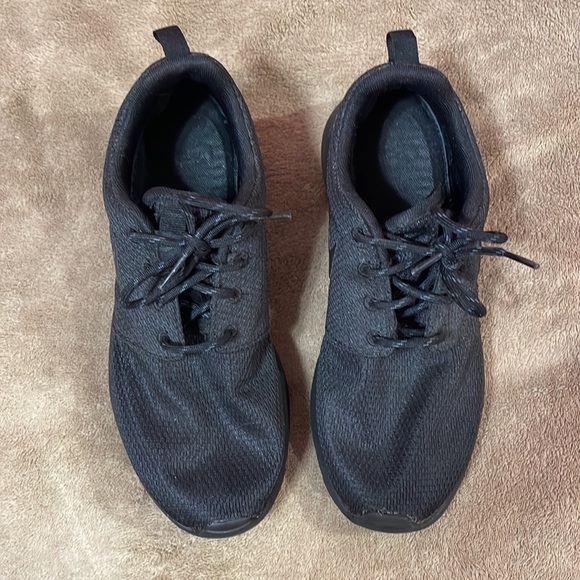 Black Nikes - Picture 2 of 5